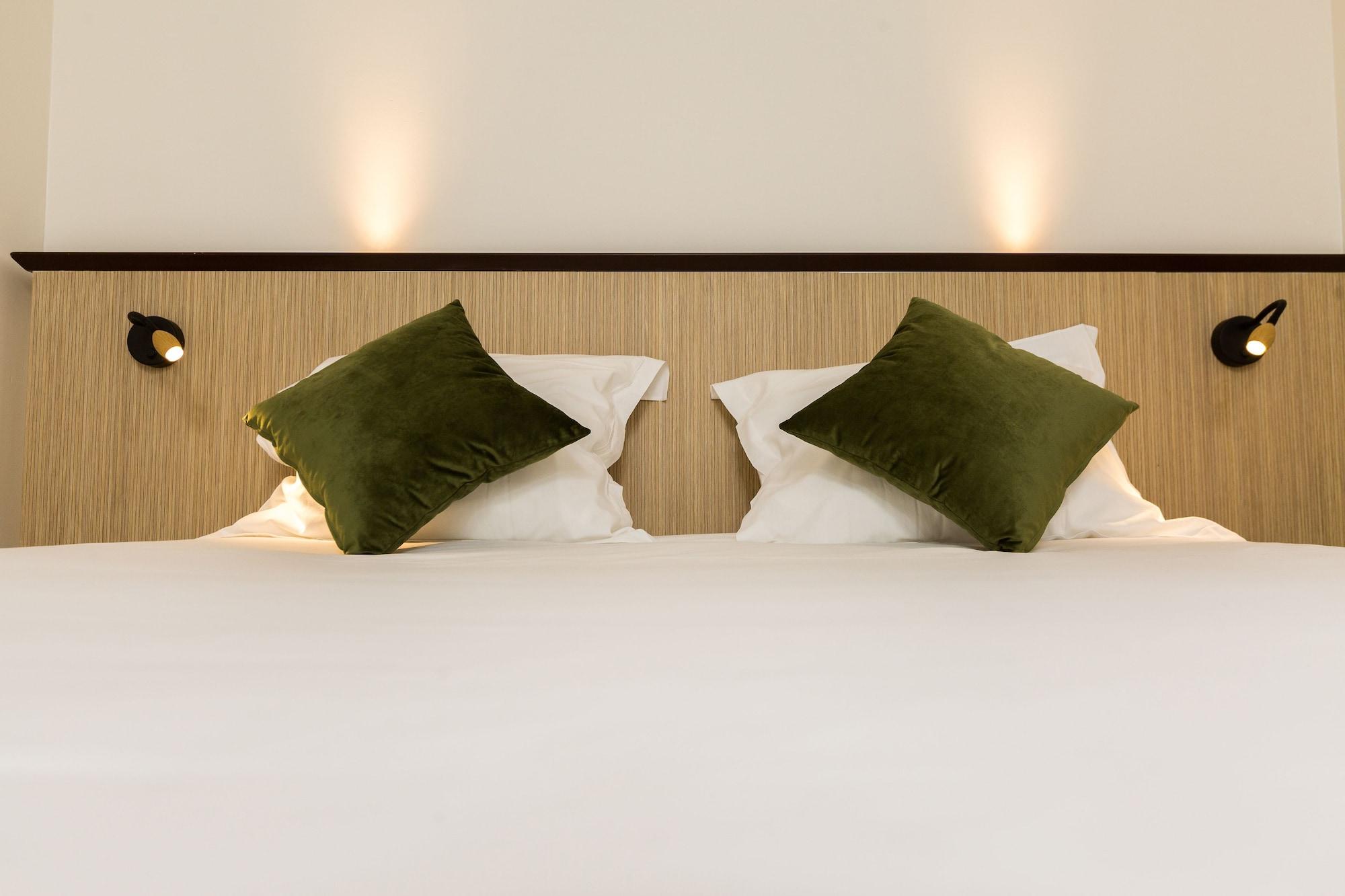 Best Western Le Bois De La Marche Лигуже Экстерьер фото